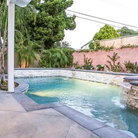 Fantastic 6 Bedroom 4 Bath Pool Home